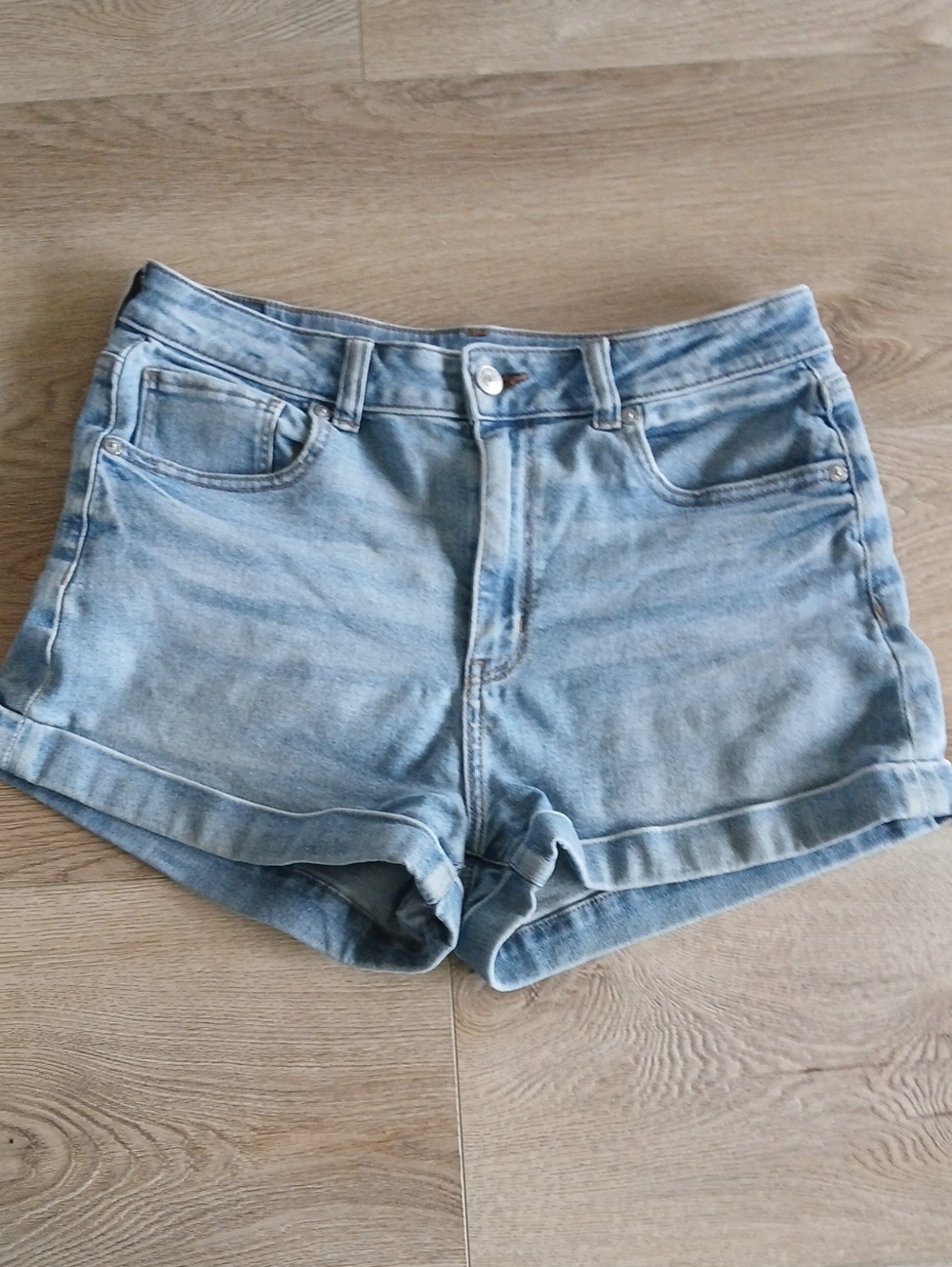 American Eagle Outfitters Mom Short 6 Light Blue Denim High-Rise Jean Shorts